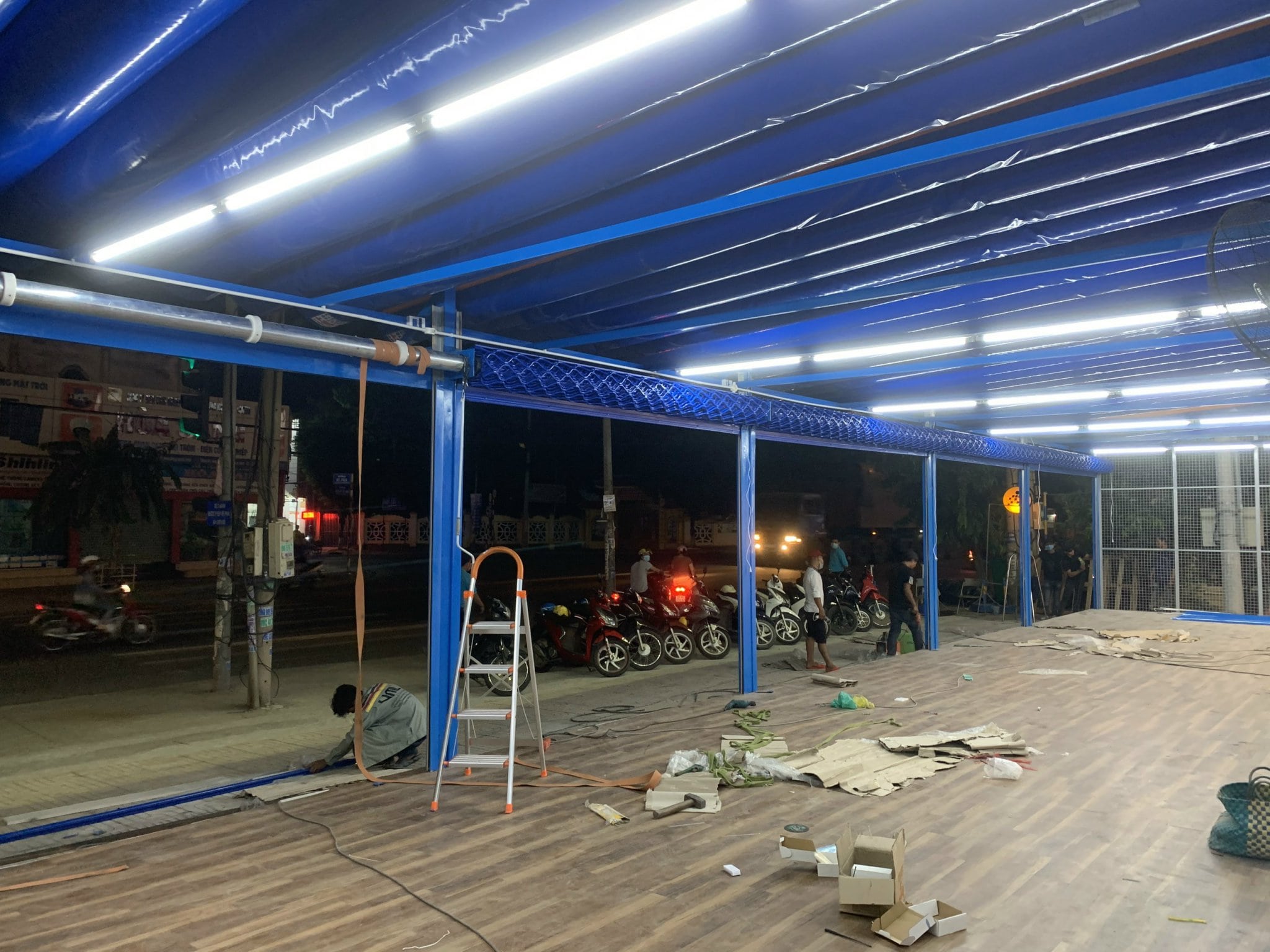 Bảng giá cửa cuốn đức 2021 24 Ảnh Việt Minh Long thi công của cuốn cho Điện Máy Xanh