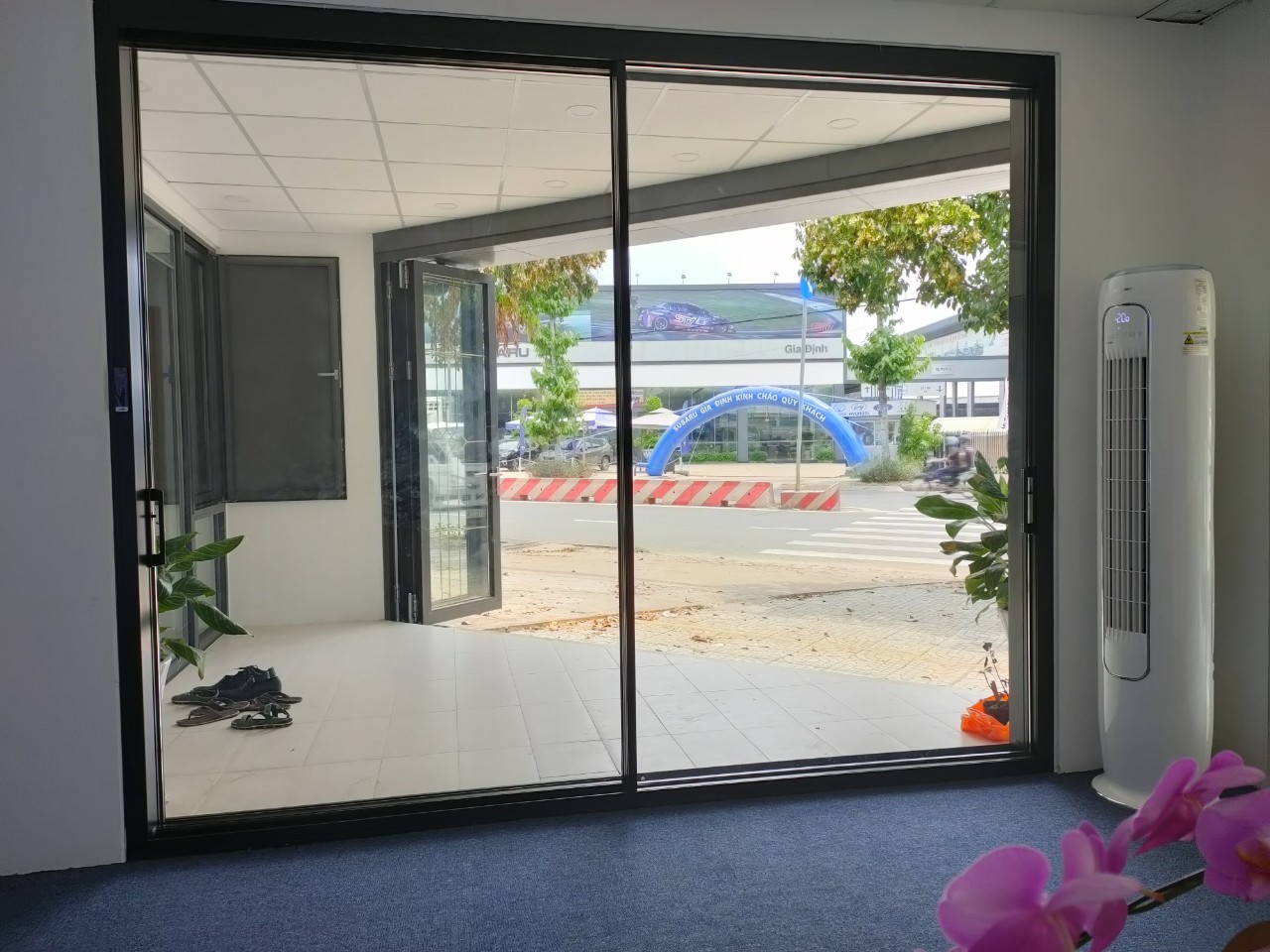 Cửa đi nhôm lùa siêu trường