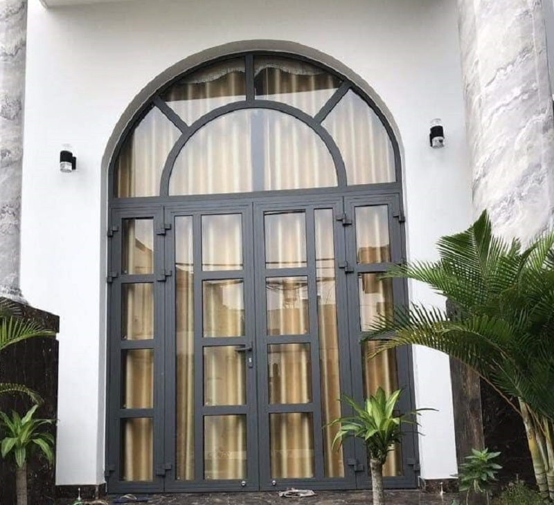 Cửa nhôm 4 cánh mở quay + uốn vòm