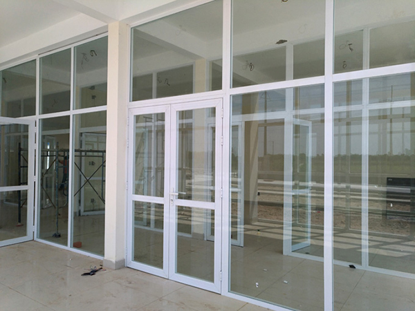 Tổng hợp những mẫu cửa nhôm được ưa chọn năm 2022 6 Mẫu cửa nhôm giá rẻ
