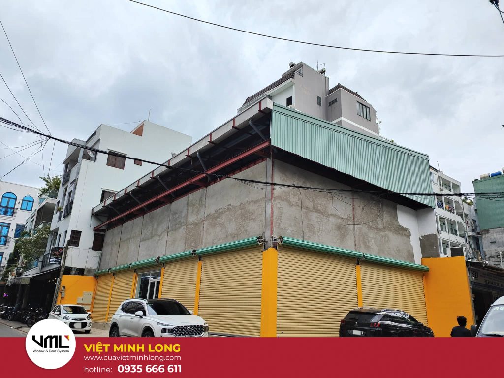 cửa cuốn tại bách hoá xanh