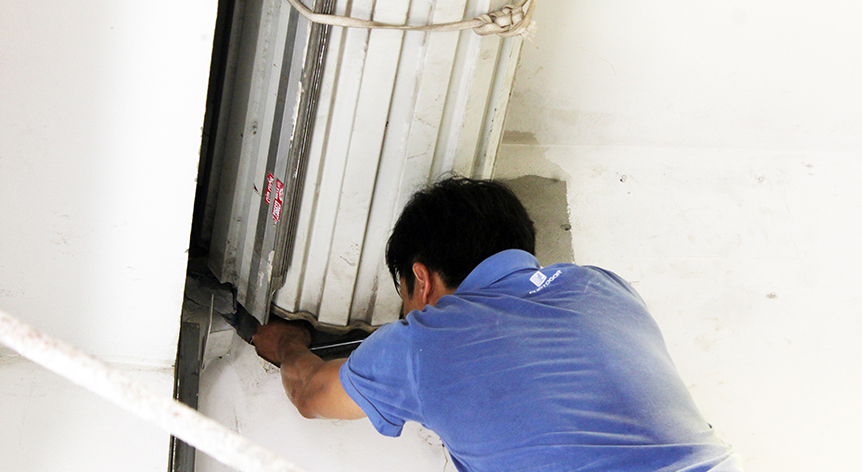 5 LỖI CỬA CUỐN THƯỜNG GẶP CHỦ NHÀ NÊN BIẾT - CẬP NHẬT GIÁ SỬA CHỮA MỚI NHẤT 2023 1