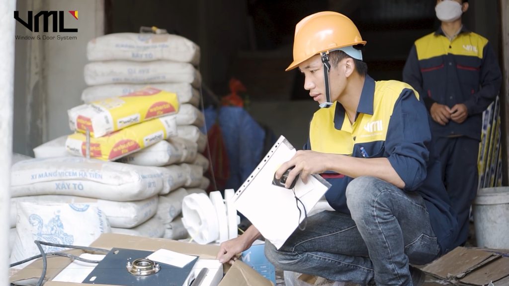 Kiểm tra sản phẩm và phụ kiện cửa cuốn