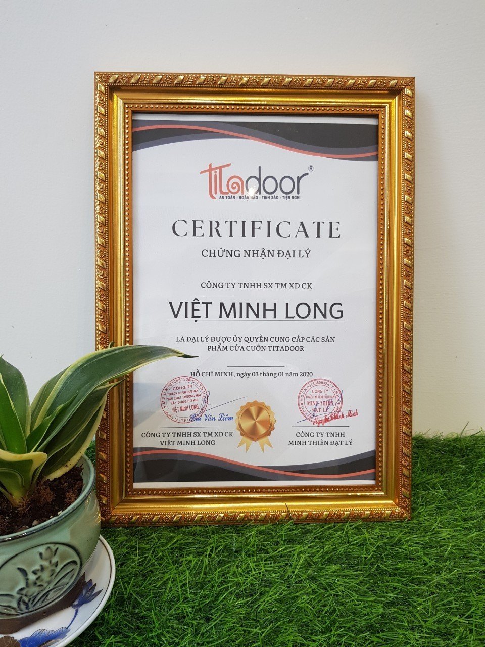 LẮP CỬA CUỐN GIÁ RẺ - CHỌN CỬA CUỐN VIỆT MINH LONG 6 Lắp đặt cửa cuốn giá rẻ chính hãng