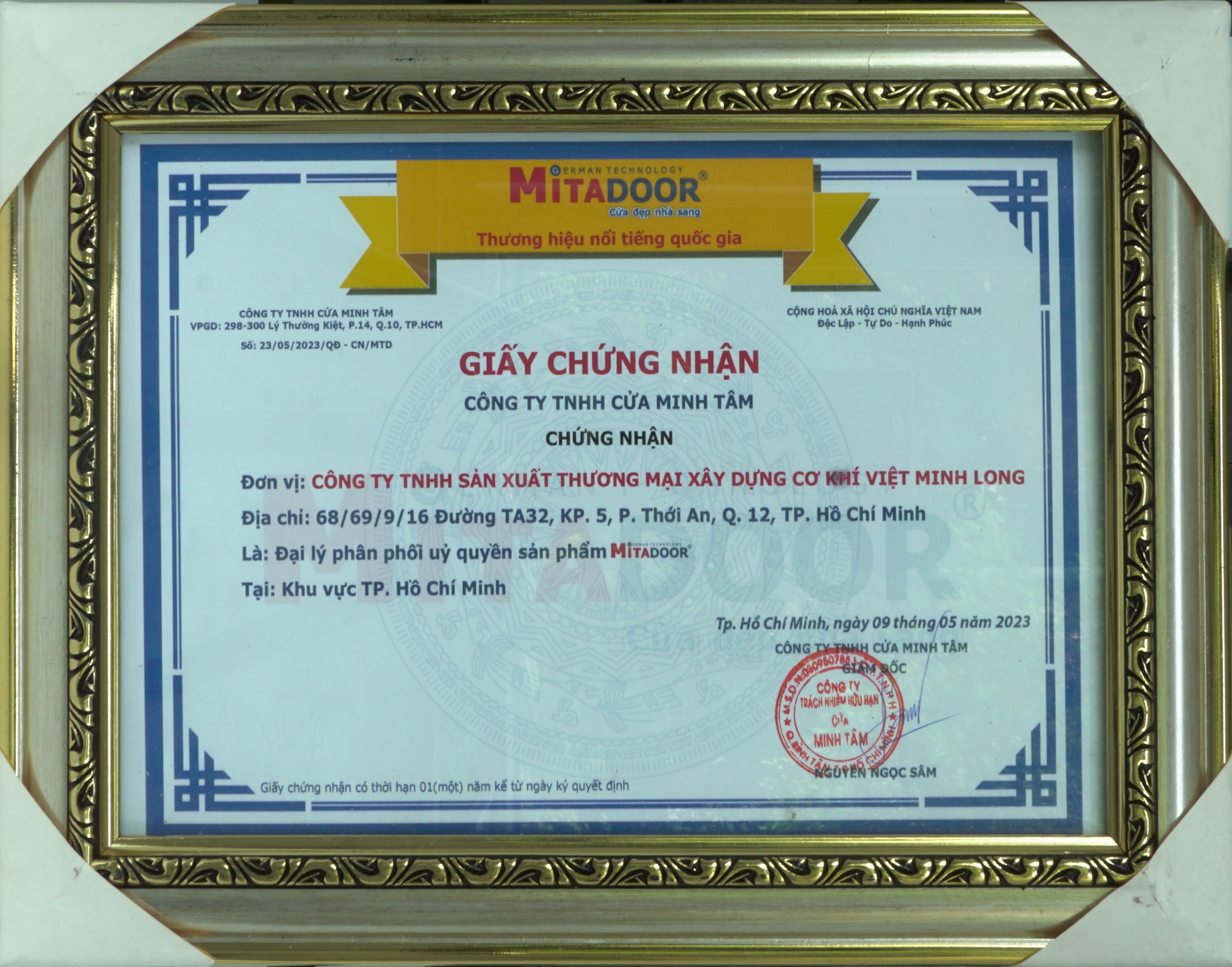 06 LÝ DO CHỦ NHÀ NÊN LỰA CHỌN CỬA CUỐN VIỆT MINH LONG 6 Việt Minh Long sử dụng sản phẩm cửa cuốn chính hãng