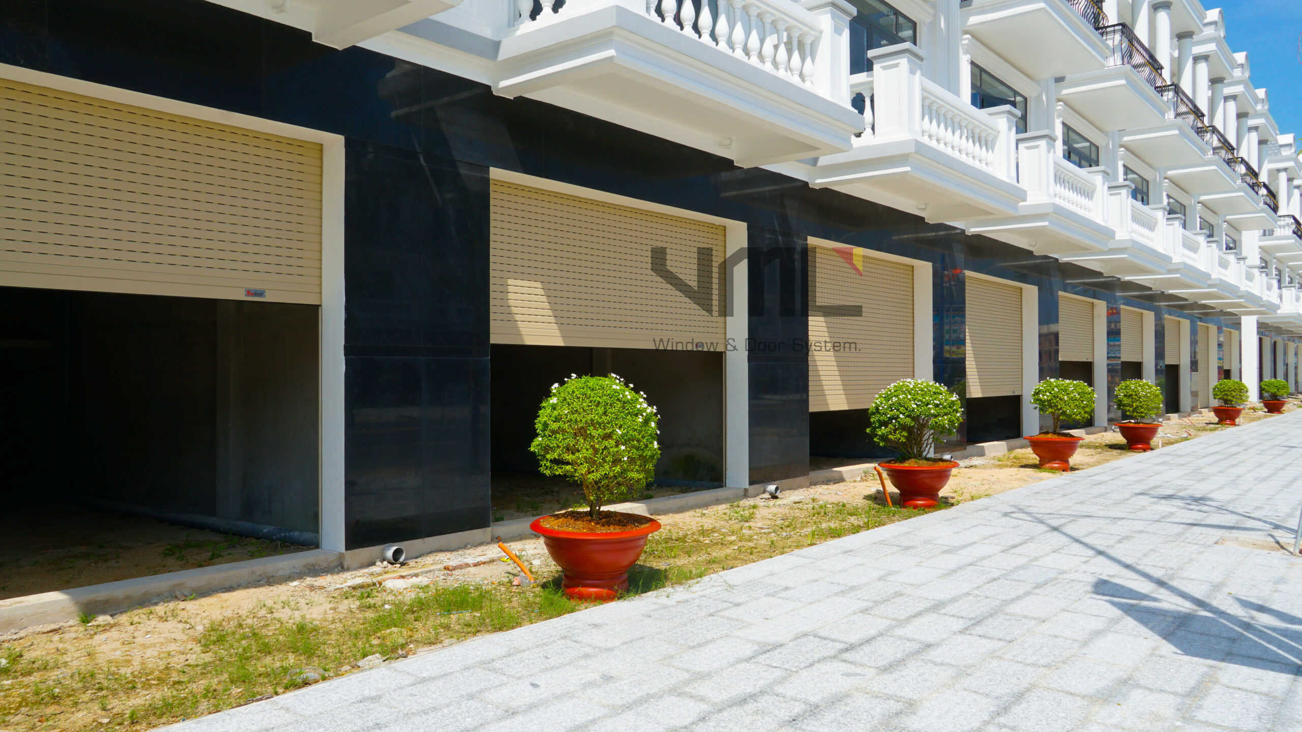 06 LÝ DO CHỦ NHÀ NÊN LỰA CHỌN CỬA CUỐN VIỆT MINH LONG 4 Cửa cuốn Việt Minh Long tiết kiệm không gian