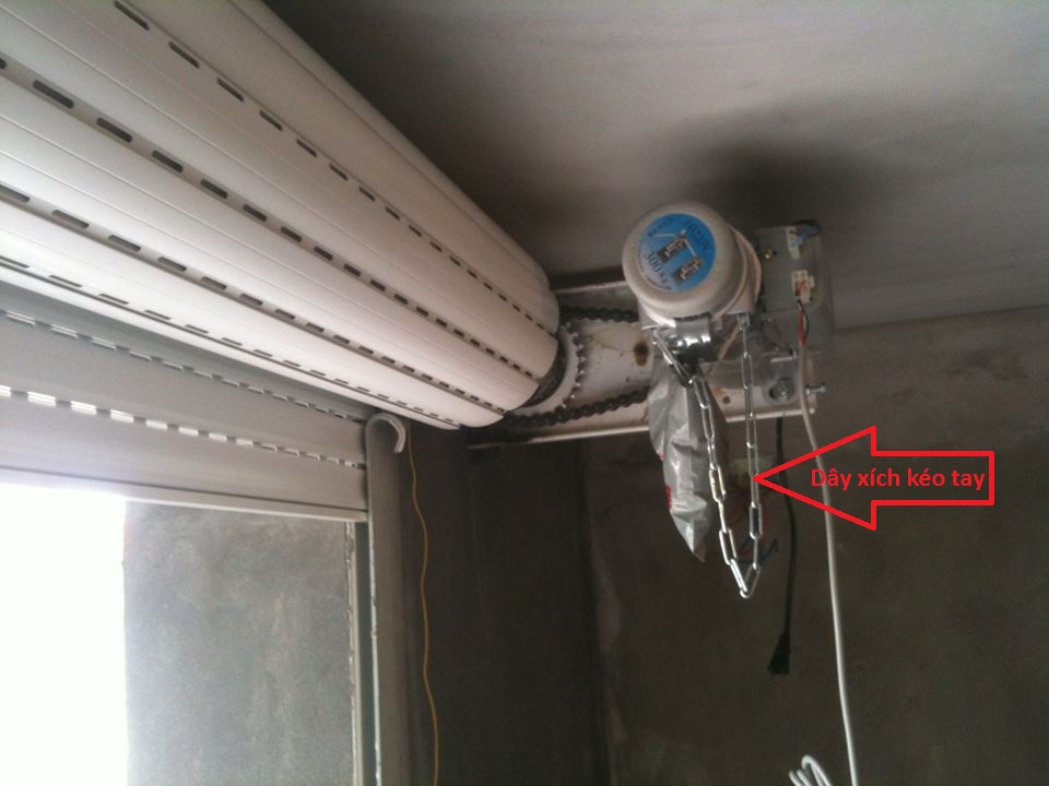 Cách mở cửa cuốn khe thoáng khi bị mất điện