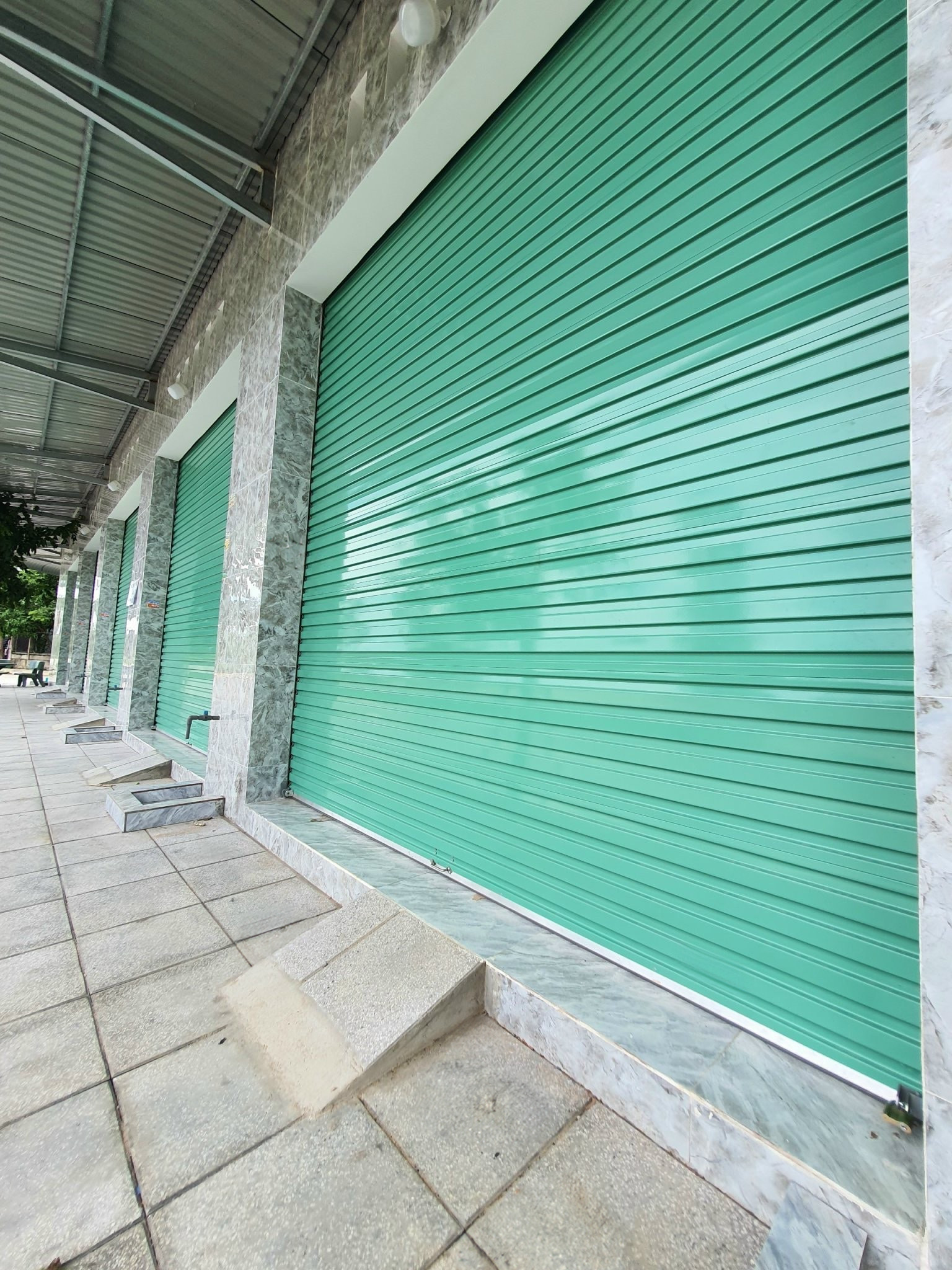 Cửa cuốn tấm liền bị mất điện