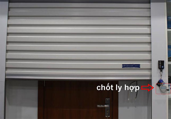 Chốt ly hợp của cửa cuốn tấm liền