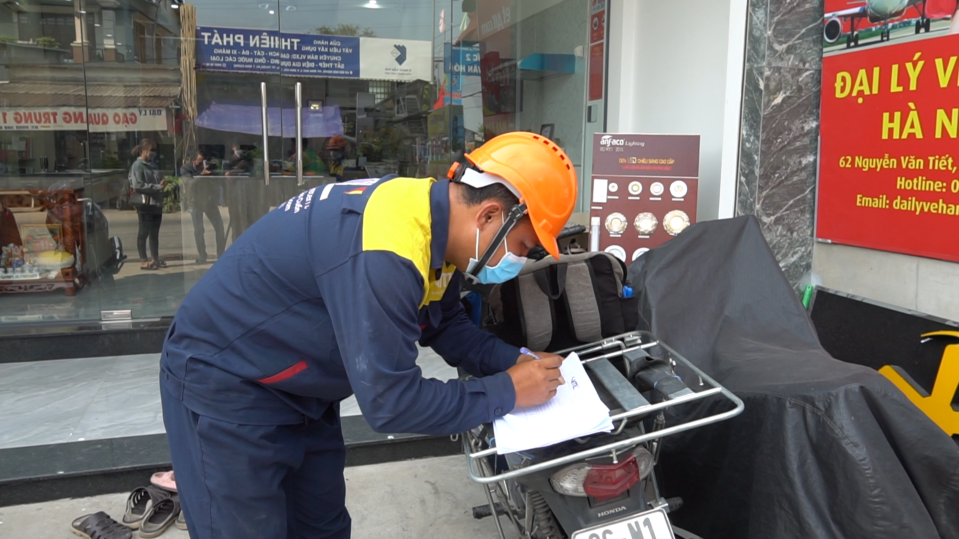 Cửa Cuốn Việt Minh Long An Toàn & Hiện Đại. 05 Lý Do Nên Chọn Việt Minh Long 8 Chính sách bảo hành rõ ràng