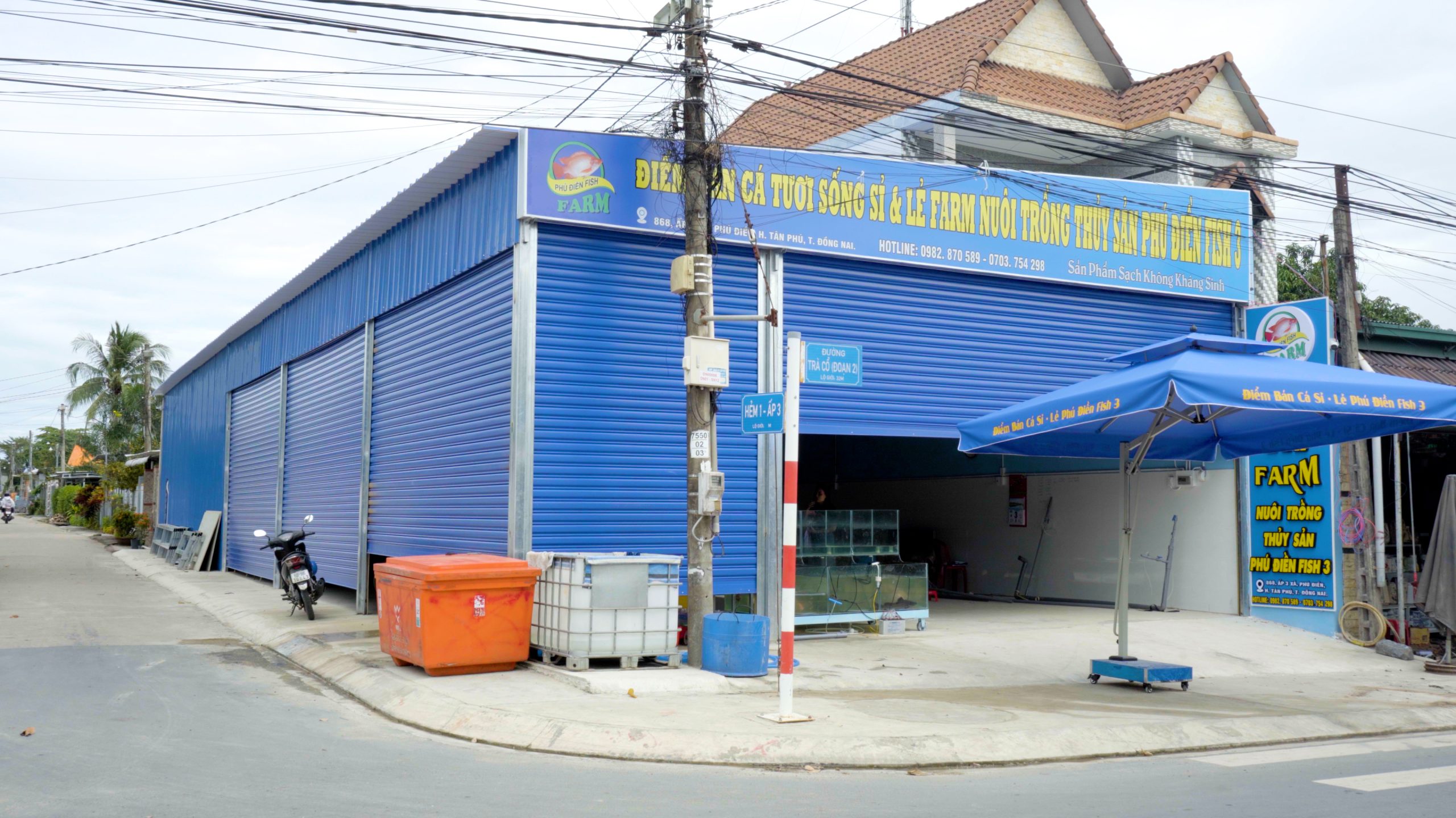 Cửa Cuốn Việt Minh Long An Toàn & Hiện Đại. 05 Lý Do Nên Chọn Việt Minh Long 11 Cửa cuốn cho cửa hàng kinh doanh