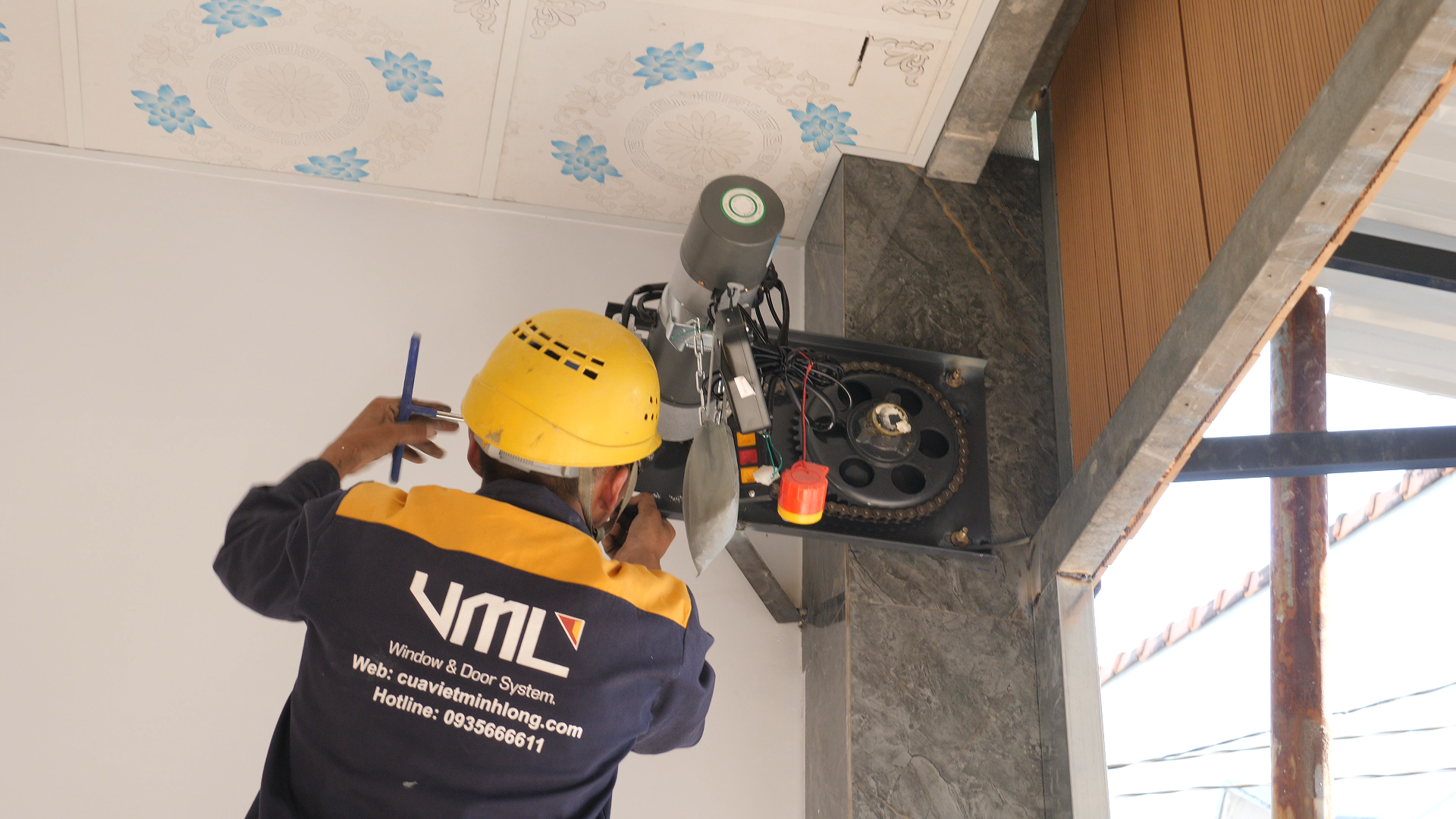Cửa Cuốn Việt Minh Long An Toàn & Hiện Đại. 05 Lý Do Nên Chọn Việt Minh Long 3 Việt minh Long nhiều năm kinh nghiệm trong nghề
