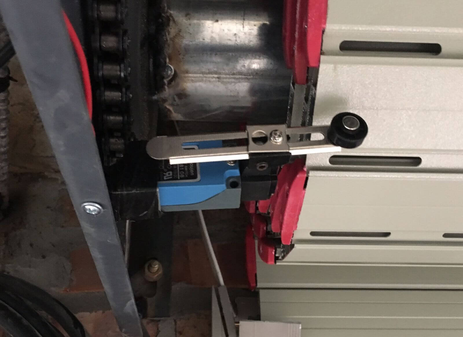 MOTOR CỬA CUỐN CÓ NHỮNG LOẠI NÀO? 04 DÒNG MOTOR ĐÁNG DÙNG NHẤT 9 Rơ le cửa cuốn